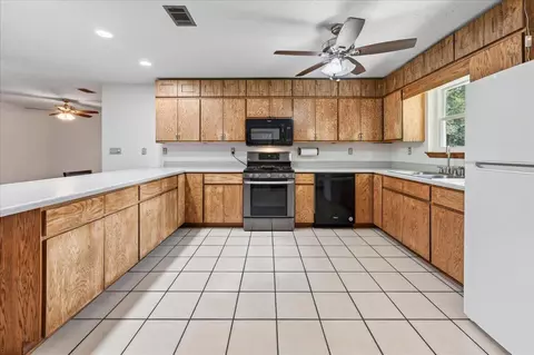 Kitchen - 4568 Yellow Bluff Rd, Crestview, FL 32539 photo 4 of 7