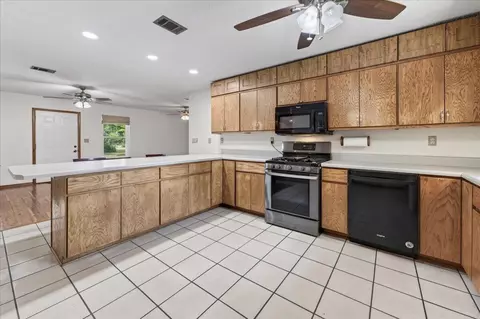 Kitchen - 4568 Yellow Bluff Rd, Crestview, FL 32539 photo 3 of 7