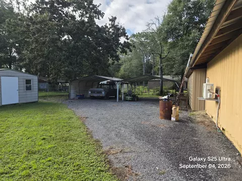 Exterior - 3080 Oak St, Crestview, FL 32539 photo 5 of 8