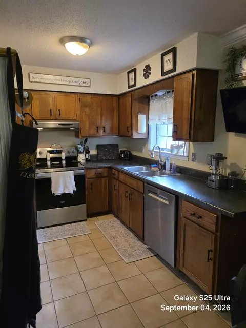 Kitchen - 3080 Oak St, Crestview, FL 32539 photo 1 of 1