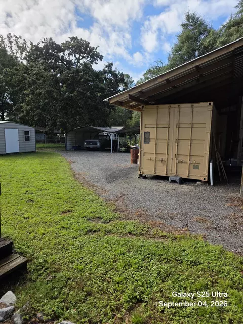 Exterior - 3080 Oak St, Crestview, FL 32539 photo 4 of 8