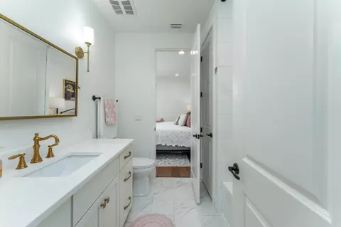 Bath - 33 Caymus Cv, Freeport, FL 32439 photo 4 of 4