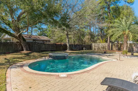 Exterior - 19 Lanman Rd, Niceville, FL 32578 photo 2 of 7