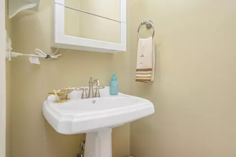 Bath - 19 Lanman Rd, Niceville, FL 32578 photo 5 of 8