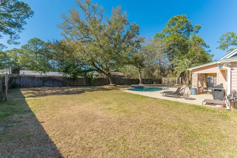 Exterior - 19 Lanman Rd, Niceville, FL 32578 photo 4 of 7