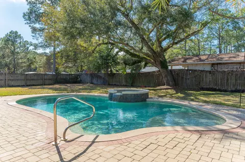 Exterior - 19 Lanman Rd, Niceville, FL 32578 photo 5 of 7