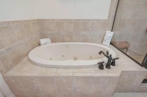 Bath - 19 Lanman Rd, Niceville, FL 32578 photo 3 of 8