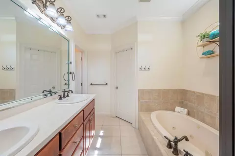 Bath - 19 Lanman Rd, Niceville, FL 32578 photo 4 of 8