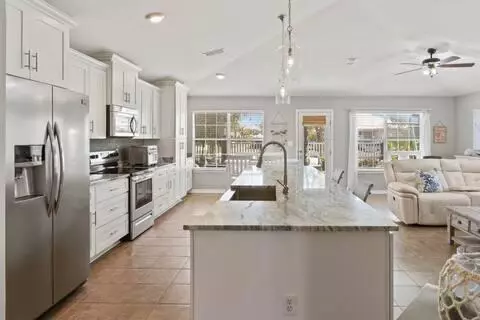 Kitchen - 307 Sandy Cay Dr, Miramar Beach, FL 32550 photo 3 of 7