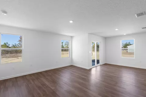 Living - 4135 Aquarius Dr, Chipley, FL 32428 photo 1 of 2