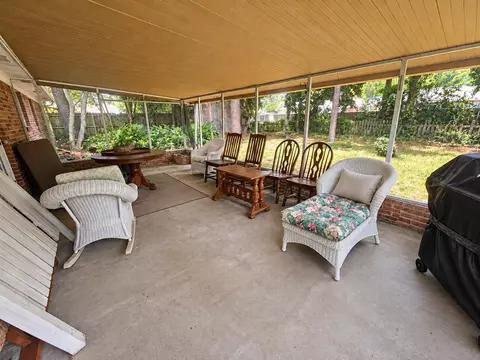 Exterior - 303 Pontevedra Ln, Niceville, FL 32578 photo 2 of 4