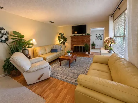 Living - 303 Pontevedra Ln, Niceville, FL 32578 photo 1 of 2