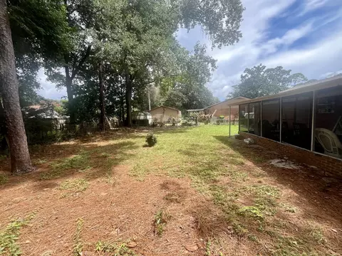 Exterior - 303 Pontevedra Ln, Niceville, FL 32578 photo 4 of 4
