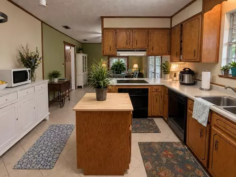Kitchen - 303 Pontevedra Ln, Niceville, FL 32578 photo 2 of 2