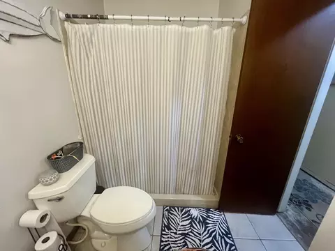 Bath - 303 Pontevedra Ln, Niceville, FL 32578 photo 2 of 3