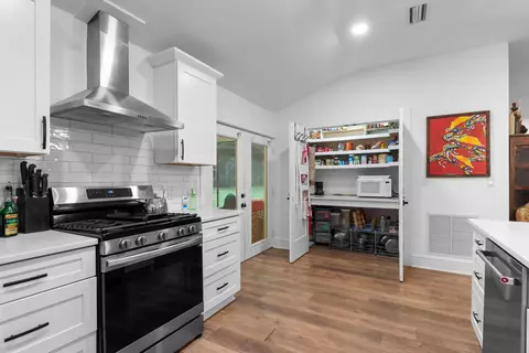 Kitchen - 362 Red Barn Rd, Freeport, FL 32439 photo 4 of 4