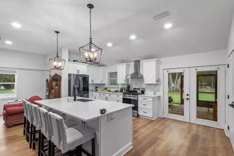 Kitchen - 362 Red Barn Rd, Freeport, FL 32439 photo 3 of 4