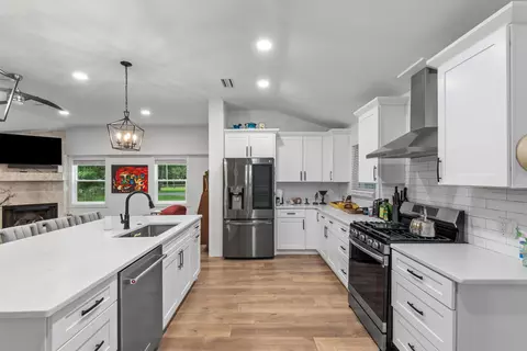 Kitchen - 362 Red Barn Rd, Freeport, FL 32439 photo 2 of 4