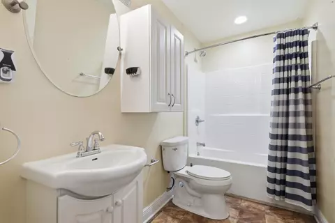 Bath - 5698 Old Bethel Rd, Crestview, FL 32536 photo 12 of 12
