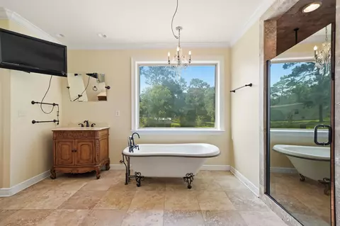 Bath - 5698 Old Bethel Rd, Crestview, FL 32536 photo 4 of 12
