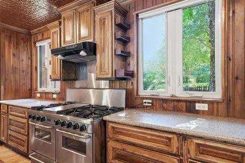 Kitchen - 5698 Old Bethel Rd, Crestview, FL 32536 photo 3 of 8