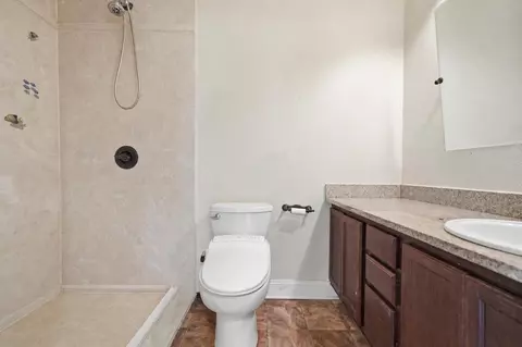 Bath - 5698 Old Bethel Rd, Crestview, FL 32536 photo 1 of 12