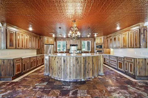 Kitchen - 5698 Old Bethel Rd, Crestview, FL 32536 photo 2 of 8