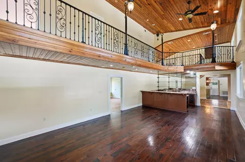 Living - 5698 Old Bethel Rd, Crestview, FL 32536 photo 4 of 17