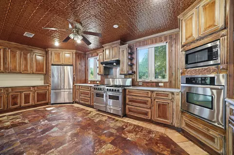 Kitchen - 5698 Old Bethel Rd, Crestview, FL 32536 photo 7 of 8
