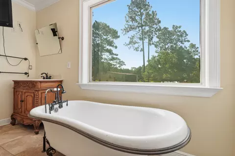 Bath - 5698 Old Bethel Rd, Crestview, FL 32536 photo 5 of 12