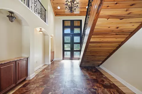 Entry Way - 5698 Old Bethel Rd, Crestview, FL 32536 photo 4 of 9