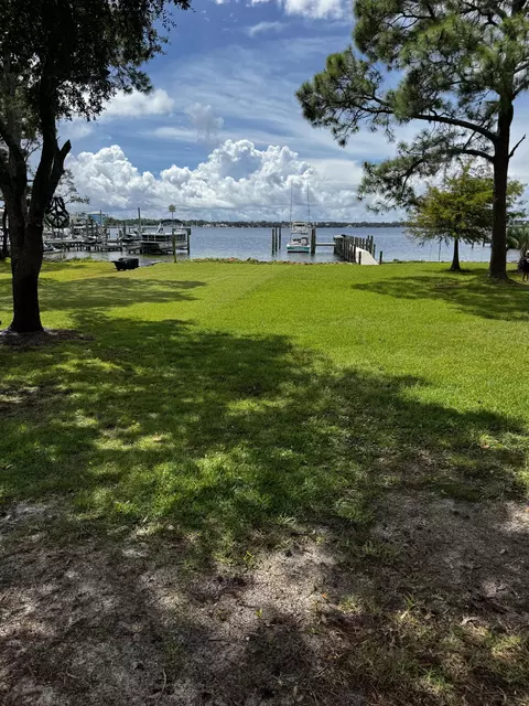 113 Clifford Dr #113, Shalimar, FL 32579