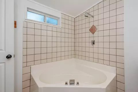 Bath - 1345 18th St, Baker, FL 32531 photo 2 of 8