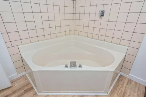 Bath - 1345 18th St, Baker, FL 32531 photo 1 of 8