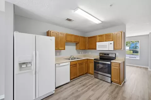 Kitchen - 171 Swaying Pine Ct, Crestview, FL 32539 photo 2 of 3