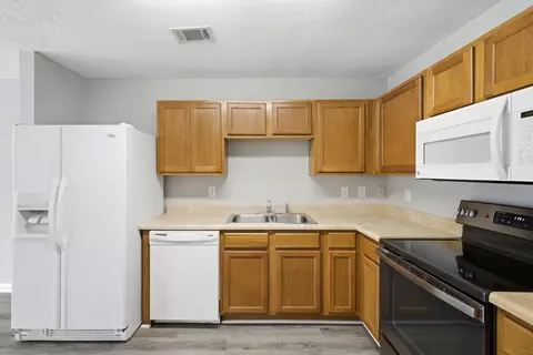 Kitchen - 171 Swaying Pine Ct, Crestview, FL 32539 photo 3 of 3