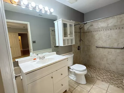 Bath - 216 Brookmeade Dr, Crestview, FL 32539 photo 1 of 3
