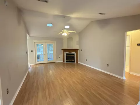 Living - 216 Brookmeade Dr, Crestview, FL 32539 photo 2 of 5