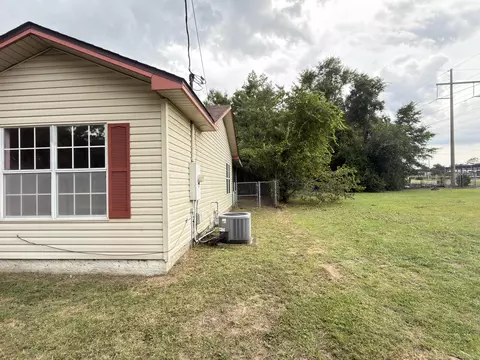 Exterior - 216 Brookmeade Dr, Crestview, FL 32539 photo 2 of 3