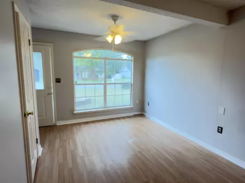 Living - 216 Brookmeade Dr, Crestview, FL 32539 photo 5 of 5
