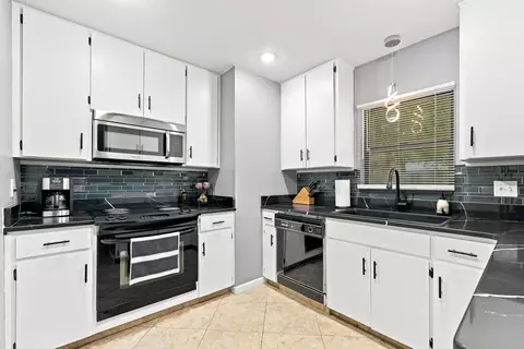 Kitchen - 53 Junior Dr, Shalimar, FL 32579 photo 2 of 3