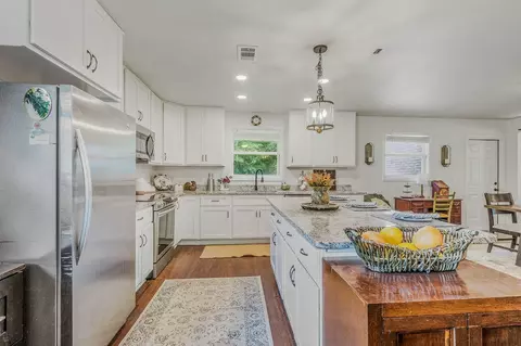 Kitchen - 4962 Antioch Rd, Crestview, FL 32536 photo 5 of 6