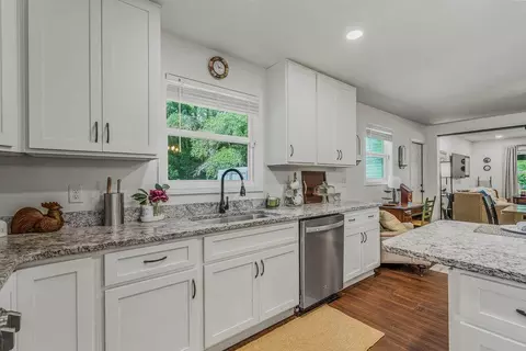 Kitchen - 4962 Antioch Rd, Crestview, FL 32536 photo 3 of 6