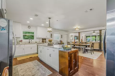 Kitchen - 4962 Antioch Rd, Crestview, FL 32536 photo 4 of 6