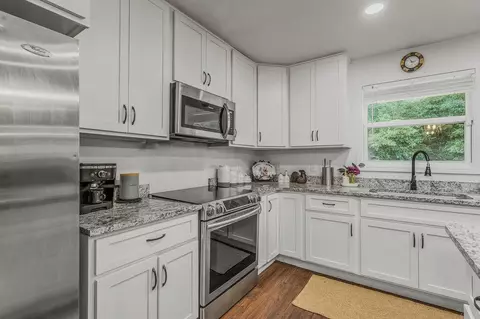 Kitchen - 4962 Antioch Rd, Crestview, FL 32536 photo 6 of 6