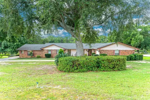 Exterior - 110 Overview Dr, Crestview, FL 32539 photo 4 of 18