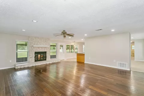 Living - 1101 Forest Rd, Niceville, FL 32578 photo 2 of 7