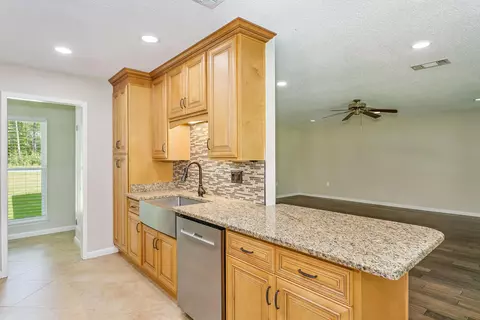 Kitchen - 1101 Forest Rd, Niceville, FL 32578 photo 4 of 4