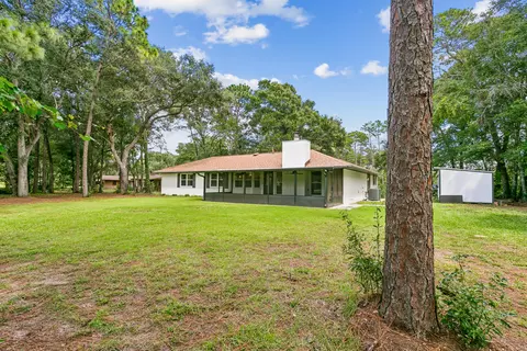 Exterior - 1101 Forest Rd, Niceville, FL 32578 photo 7 of 12