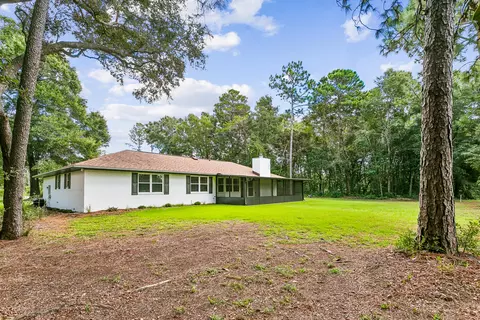 Exterior - 1101 Forest Rd, Niceville, FL 32578 photo 8 of 12